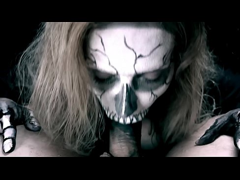 ❤️ Demona knabino suĉanta kokon per sia nigra buŝo kaj glutante kumon. ❤️❌ Nur porno ĉe eo.villagesexvideos.ru